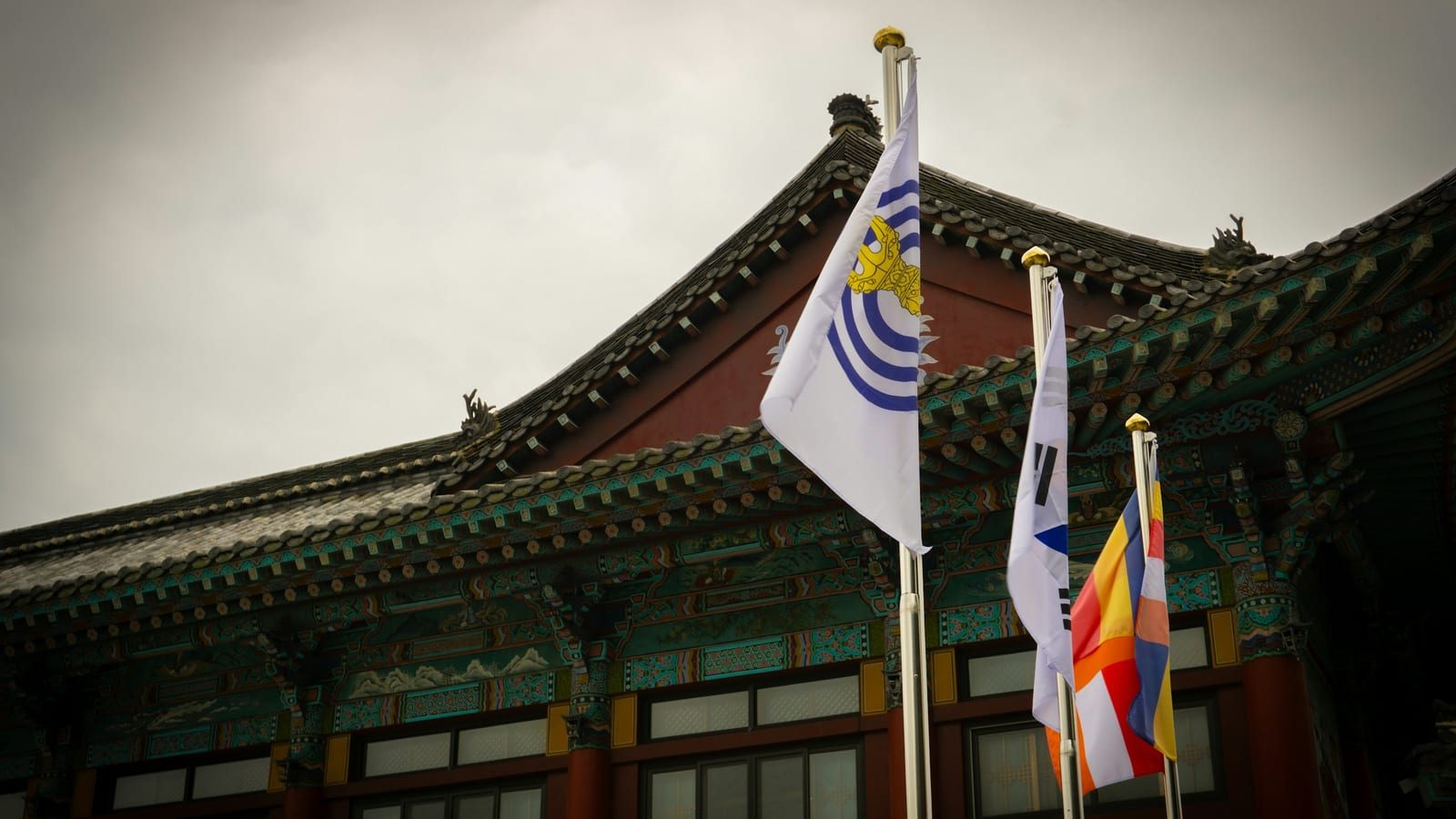 일본과 중국의 방위 갈등과 대만해협 안보를 상징하는 동아시아 외교 이미지